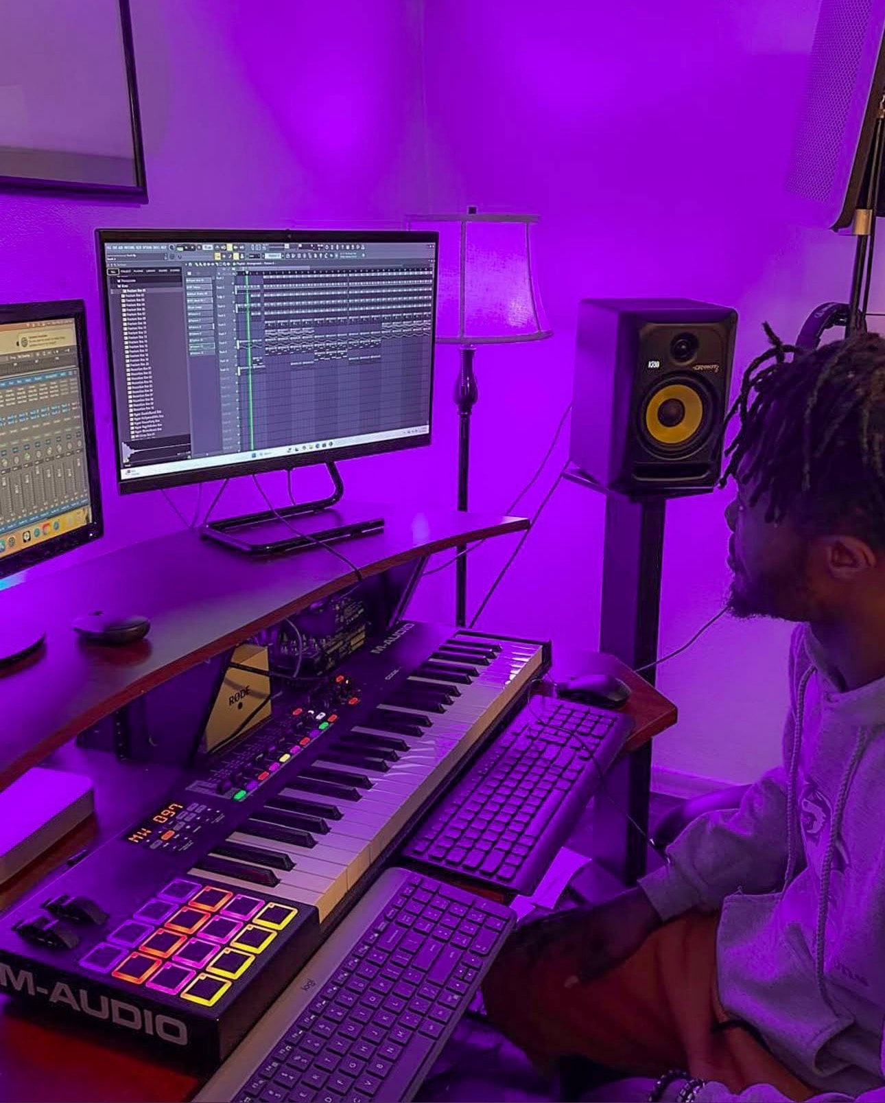 DE LA ROSE working at a studio keyboard setup